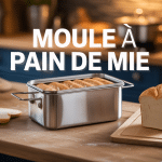 Moule à pain de mie et pain tranché sur plan de travail